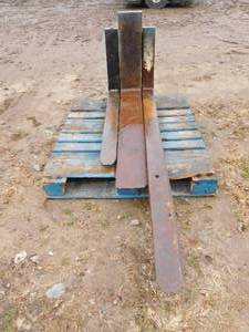 lot 31 image: 3 Sets of Forklift Forks