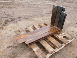 lot 32 image: 3 Sets of Forklift Forks