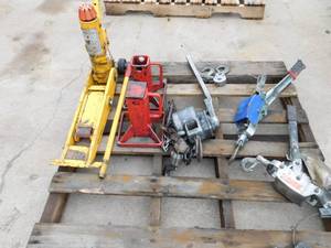 lot 37 image: Misc. Pallet - 2 Jack Stands, 1 Jack, 3 Come Alongs