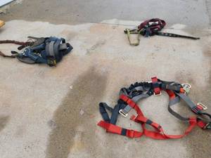 lot 38 image: 3 - Safety Harnesses with Lanyards