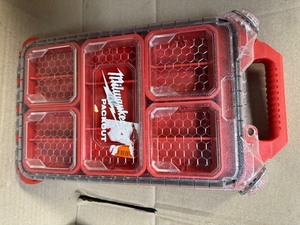 Milwaukee PACKOUT 5-Compartment Low-Profile Compact Small Parts Organizer