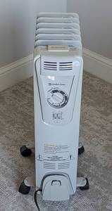 lot 118 image: Comfort Zone Space Heater