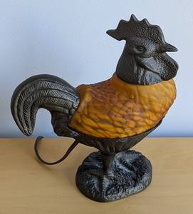 lot 117 image: Small Decorative Glass Rooster Table Lamp