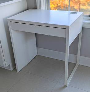 lot 88 image: IKEA White Writing Desk