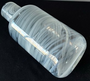 lot 64 image: Tina Vourivirta Gray and White Hand Blown Art Glass Vase