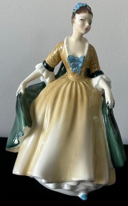 lot 69 image: Beautiful Royal Doulton Figurine Elegance No 2264