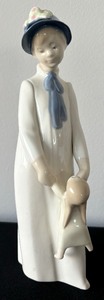 lot 73 image: Vintage REX Valencia Figurine Porcelain Lady Holding Child