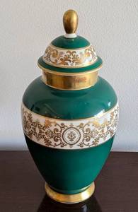 lot 35 image: Painted Porcelain Johann Seltmann Ginger Jar