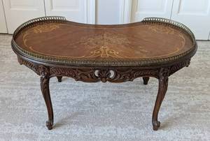 lot 13 image: Antique Mahogany Carved and Inlaid Wood Kidney Shaped Coffee Table
