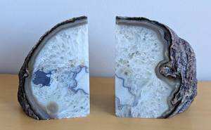 lot 17 image: Geode Stone Bookends