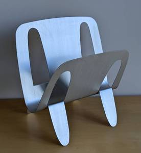 lot 20 image: Umbra Aluminum Magazine Rack