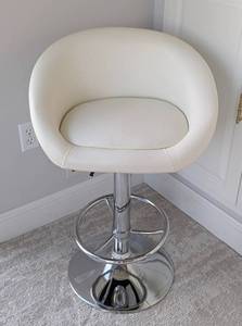 lot 11 image: Beautiful White Faux Leather Adjustable Stool Imported by Mudway Furniture