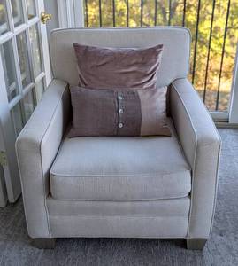 lot 26 image: Cream Upholstered Armchair by Sherrill Furniture