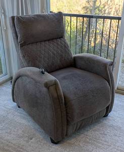 lot 28 image: Brown Upholstered Power Lift Recliner