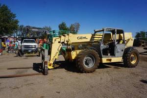 lot 1 image: Gehl Model DL-10H55 Dynalift Telehandler