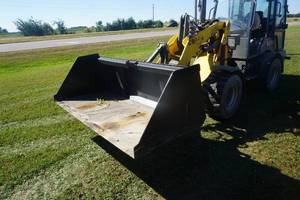 lot 21 image: Brand New Universal Mount Bobcat Skid Loader Skid Steer 84 SnowMaterial Handling Bucket