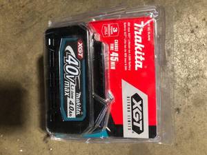 Makita 40V Max XGT 4.0Ah Battery   Customer Returns See Pictures