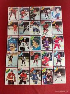 lot 40 image: (25) 1978-79 Topps Hockey Cards