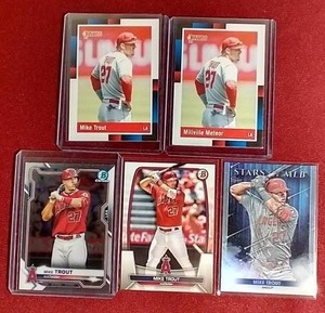 lot 89 image: (5) Mike Trout Cards