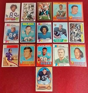 lot 95 image: (16) Vintage Football Cards - Nice Variety