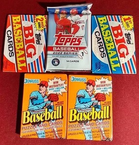 lot 130 image: (5) Unopened Baseball Card Packs - (4) Vintage  2022