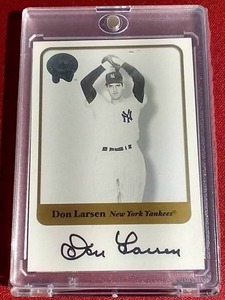 lot 202 image: 2001 Fleer Greats of the Game Don Larsen Autograph Card