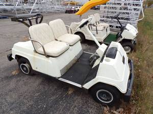 lot 33 image: Yamaha Golf Cart Gas Untested