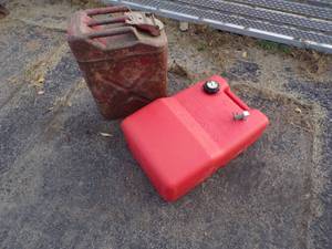 lot 9 image: Marine Gas Tank and Jerry Gas Tank