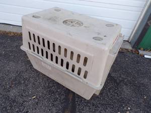 lot 26 image: Large Dog Crate with Dog Bed