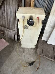 lot 90 image: Poly Gas Tank