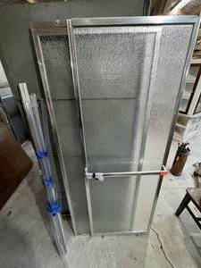 lot 98 image: Tub Shower Doors