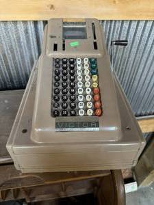 lot 100 image: Vintage Victor Adding Machine