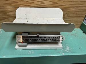 lot 118 image: Vintage Infant Scale