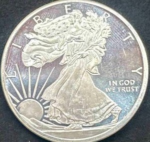lot 59 image: 1oz .999 Silver Liberty Round