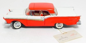 lot 18 image: Franklin Mint 1957 Ford Fairlane 500 Skyliner Retractable Convertible 114