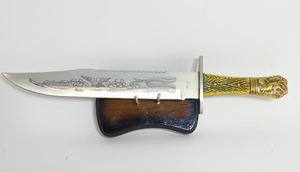 lot 26 image: Stainless Steel 14 12 Hunting Knife