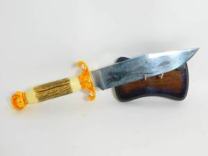 lot 28 image: Franklin Mint Bone Hunting Knife