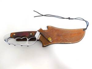 lot 34 image: White Tail Cutlery -The Elactric Warrior Knife With Holder