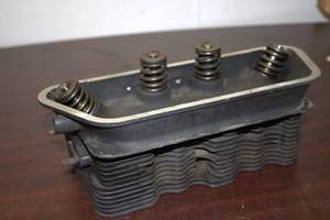 Used Cylinder Head with Valve Springs for Small Engine