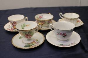 lot 4 image: Set of 5 Vintage Floral Tea Cups and Saucers Made in China
