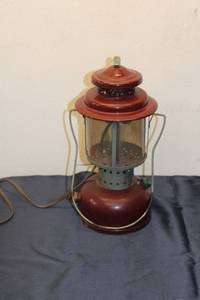 lot 24 image: Vintage AGM Model 2572 Electric Lamp with Glass Shade