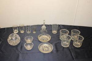 lot 32 image: Vintage Glassware Collection including Tumblers, Bowls, and Decorative Pieces