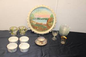 lot 38 image: Set of 4 Floral Ribbed Ceramic Ramekins and Glass CreamerSugar Set