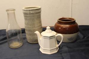 lot 55 image: Collection of 4 Vintage Kitchenware Items including Teapot and Pottery