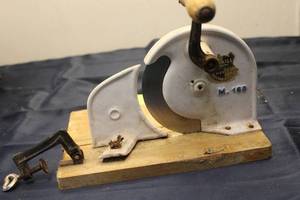 lot 62 image: Vintage M.160 Hand Cranked Food Slicer with Wooden Base