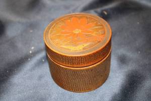 lot 78 image: Vintage Wooden Trinket Box with Set of 8 Decorative Coasters