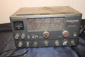 lot 84 image: National NC-125 Vintage Shortwave Receiver Radio