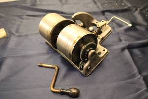 lot 86 image: Vintage Manual Crank Machine for a Phonograph