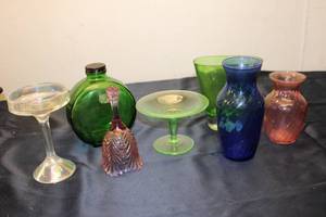 lot 93 image: Collection of 7 Colorful Glass Vases and Decorative Pieces