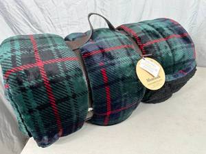 lot 11 image: New FullQueen Montauk Plaid Berber Blanket